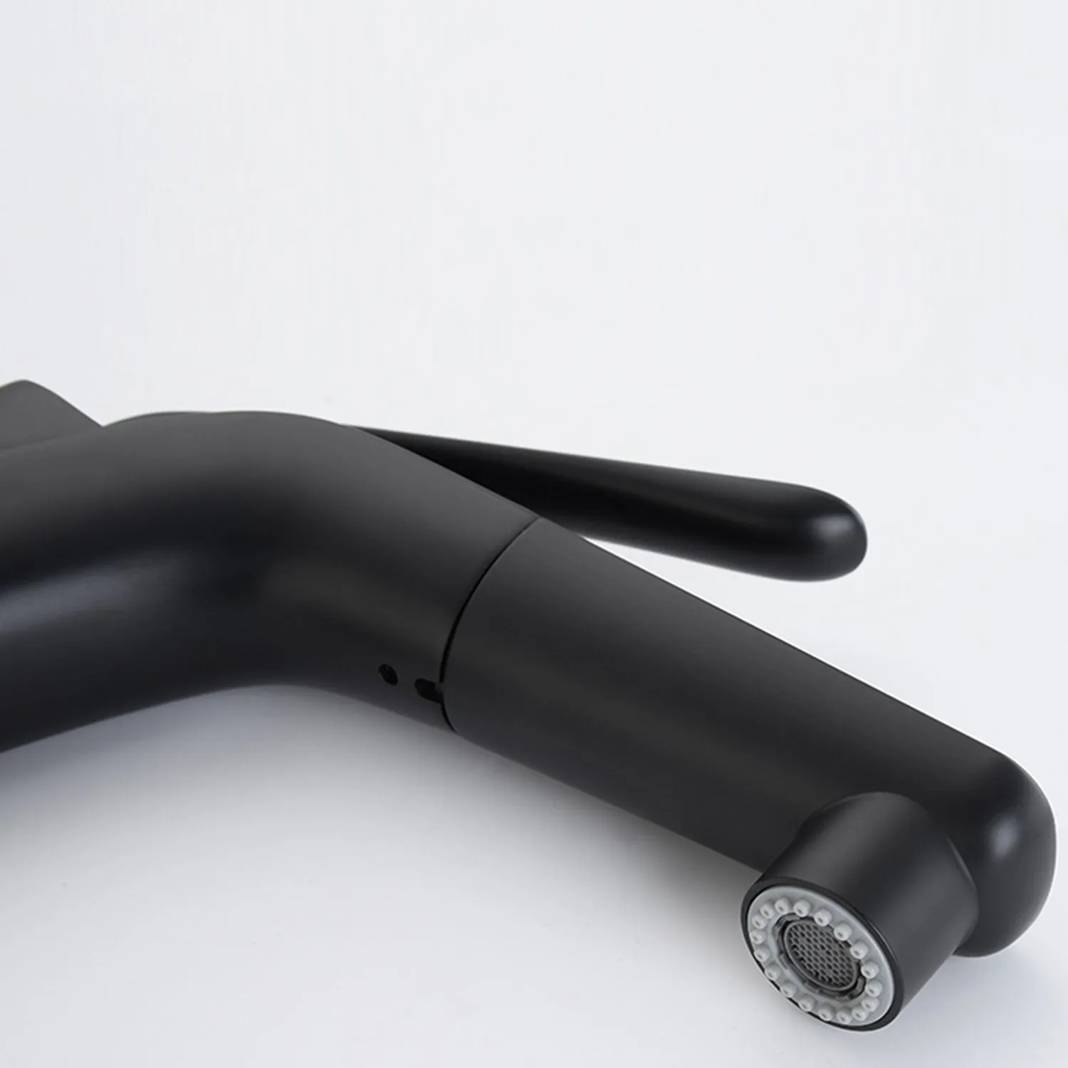 360-Degree Swivel Pull-Out Spout Bathroom Tap
