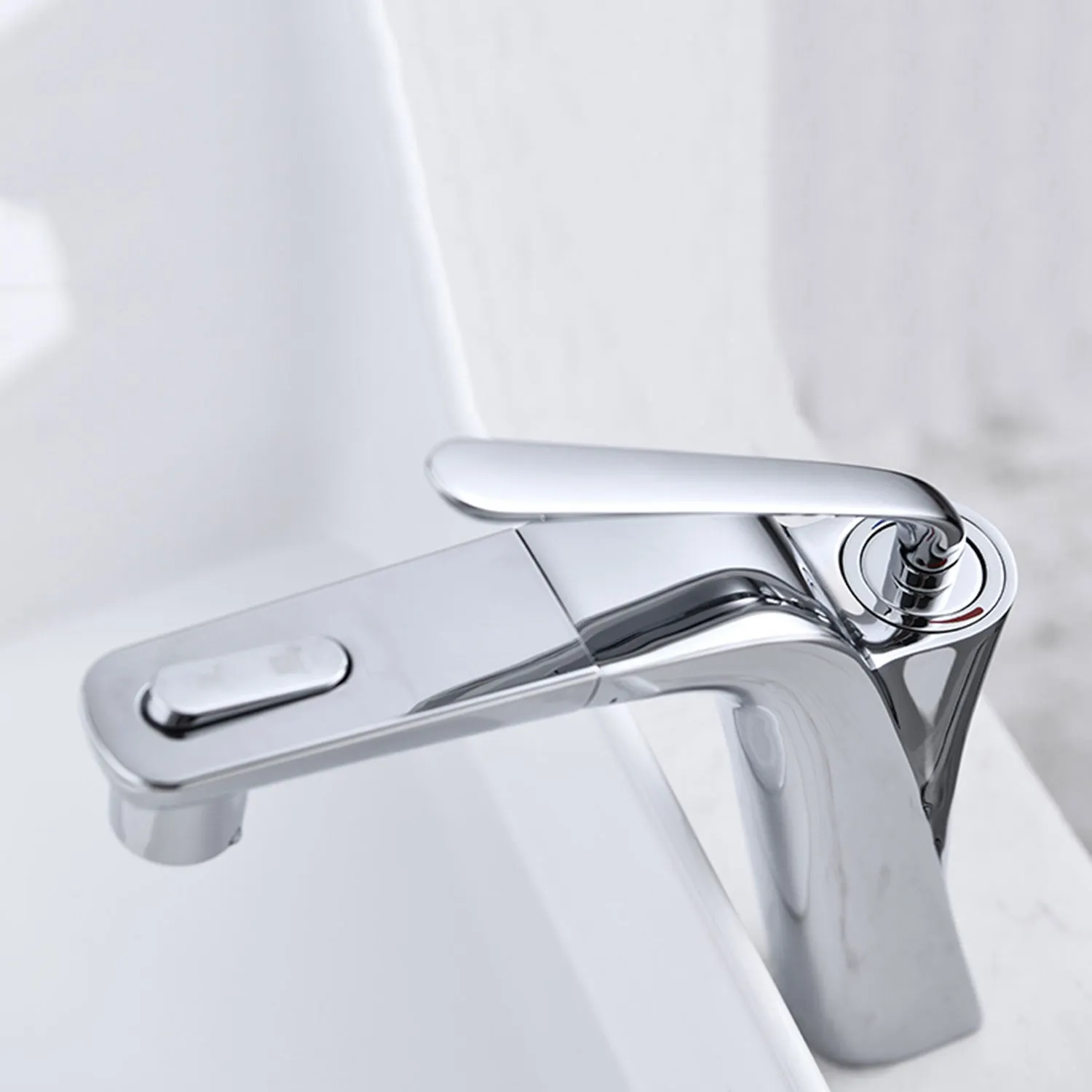 360-Degree Swivel Pull-Out Spout Bathroom Tap