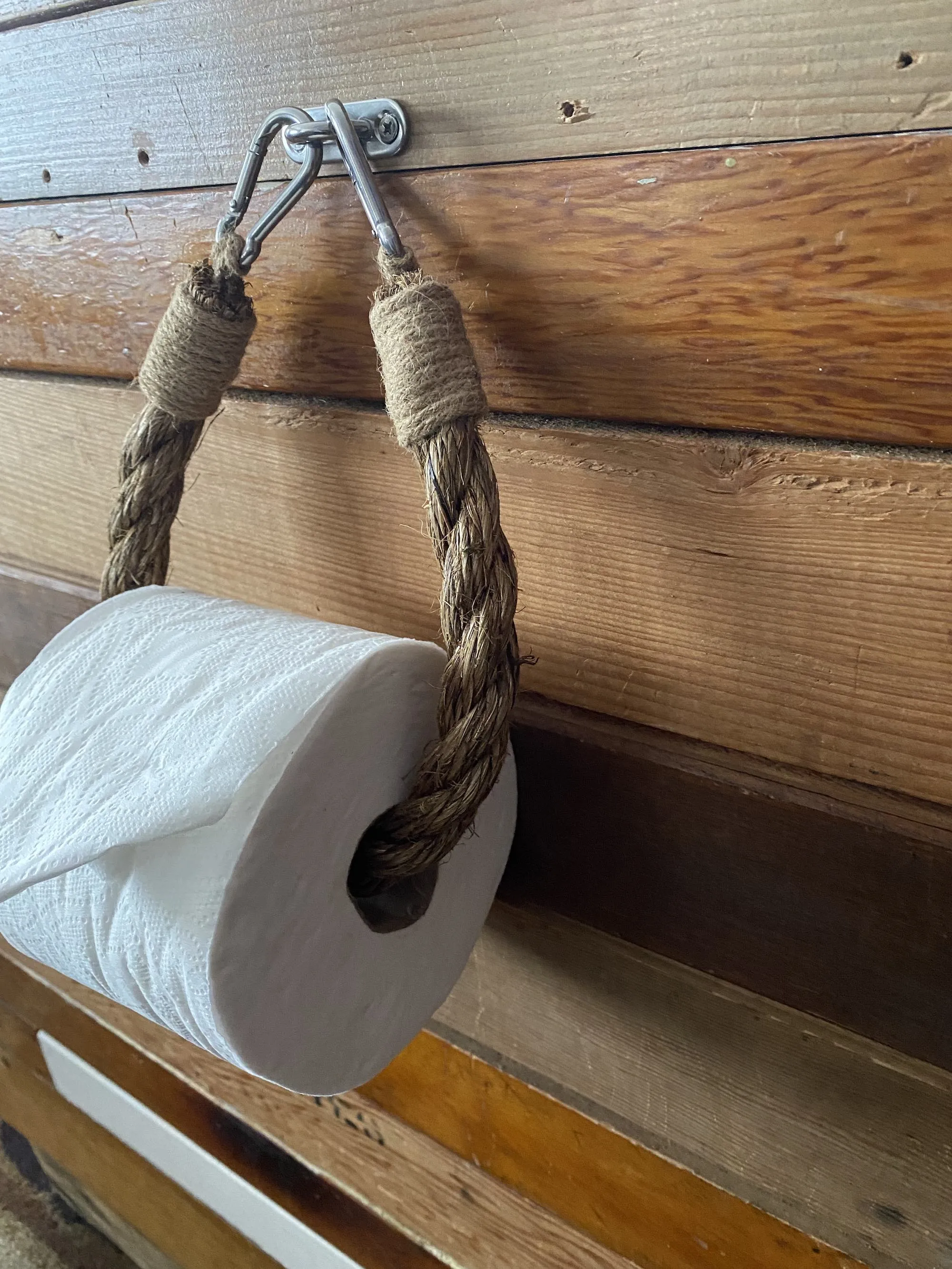 Manila TP Holder Snap & U hook Toilet Paper Holder Bathroom Fixture